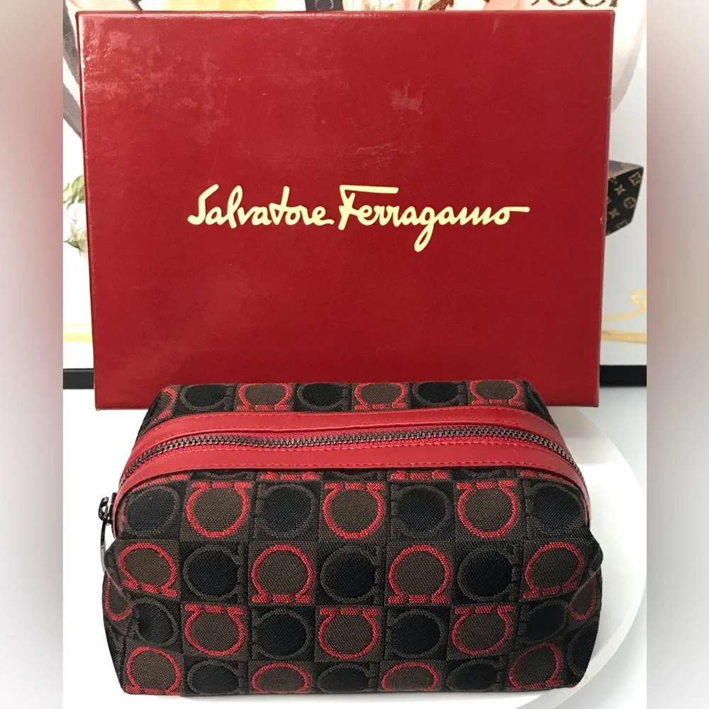 Salvatore Ferragamo Gancini Pouch Bag🔥😍